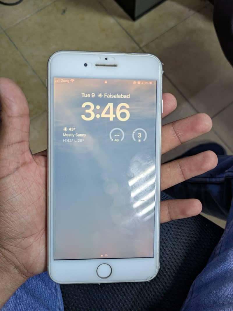 Apple iPhone 8 Plus 1