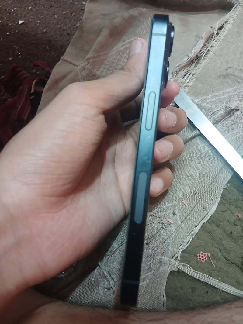 Apple iPhone 14 4