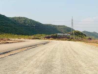 1 Kanal 50x90 Park Face plot available for sale on 120feet Blvd