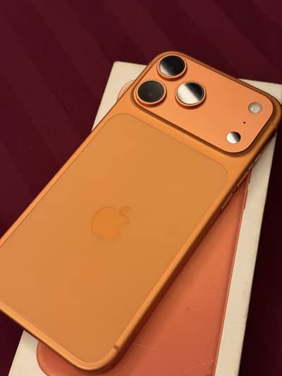 FOR SALE: iPhone 17 Pro Max – Cosmic Orange (256 GB)