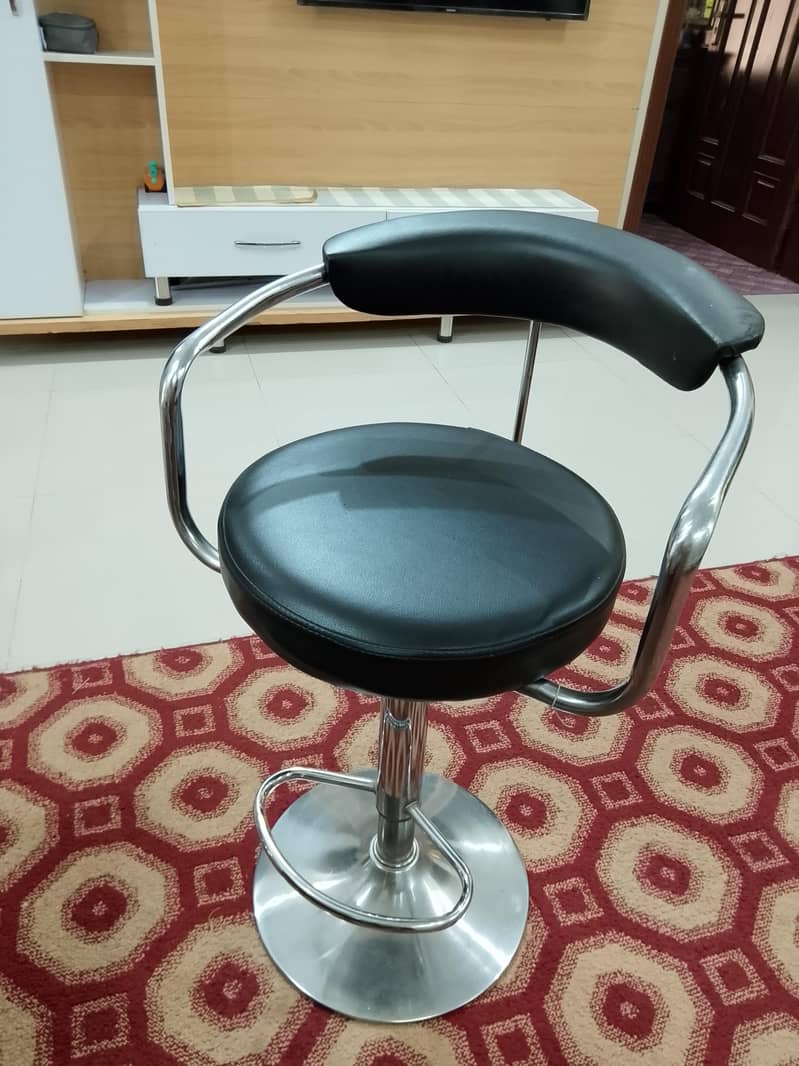 2 stools 0