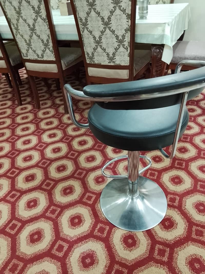 2 stools 2