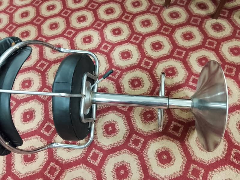2 stools 3