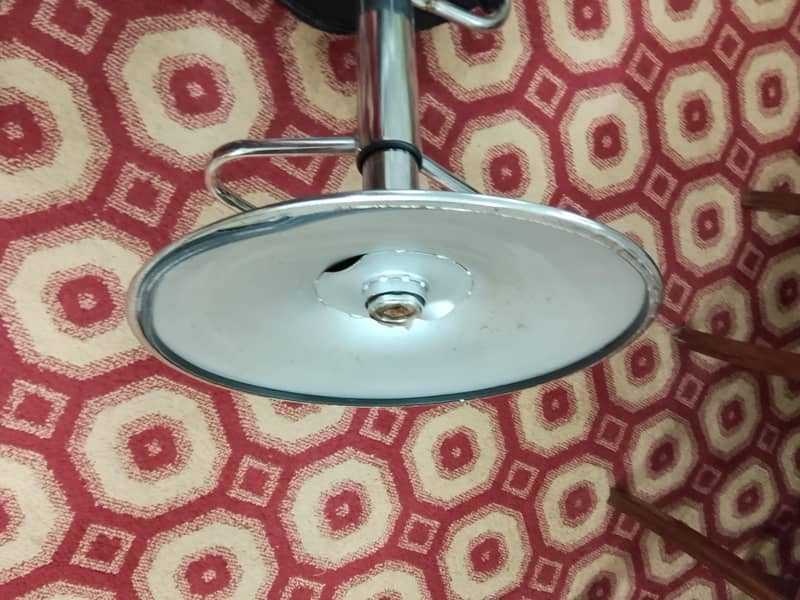 2 stools 4