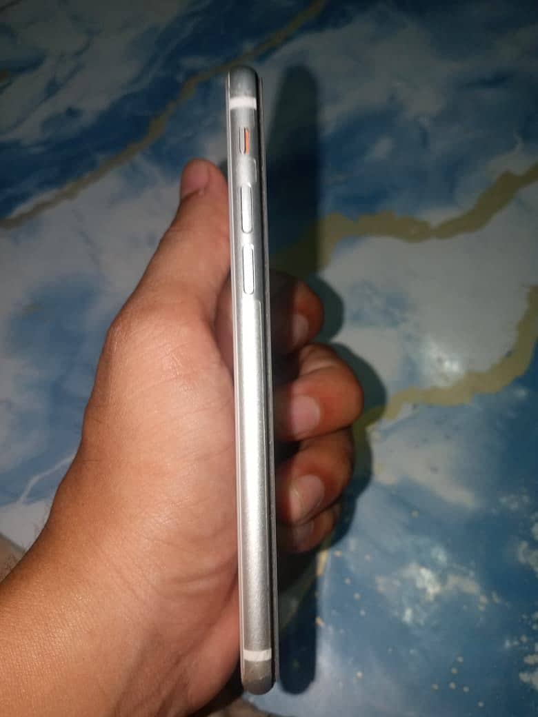 Apple iPhone SE 6