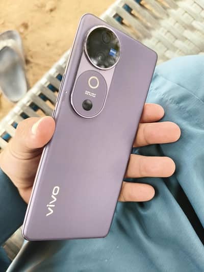 Vivo V40
