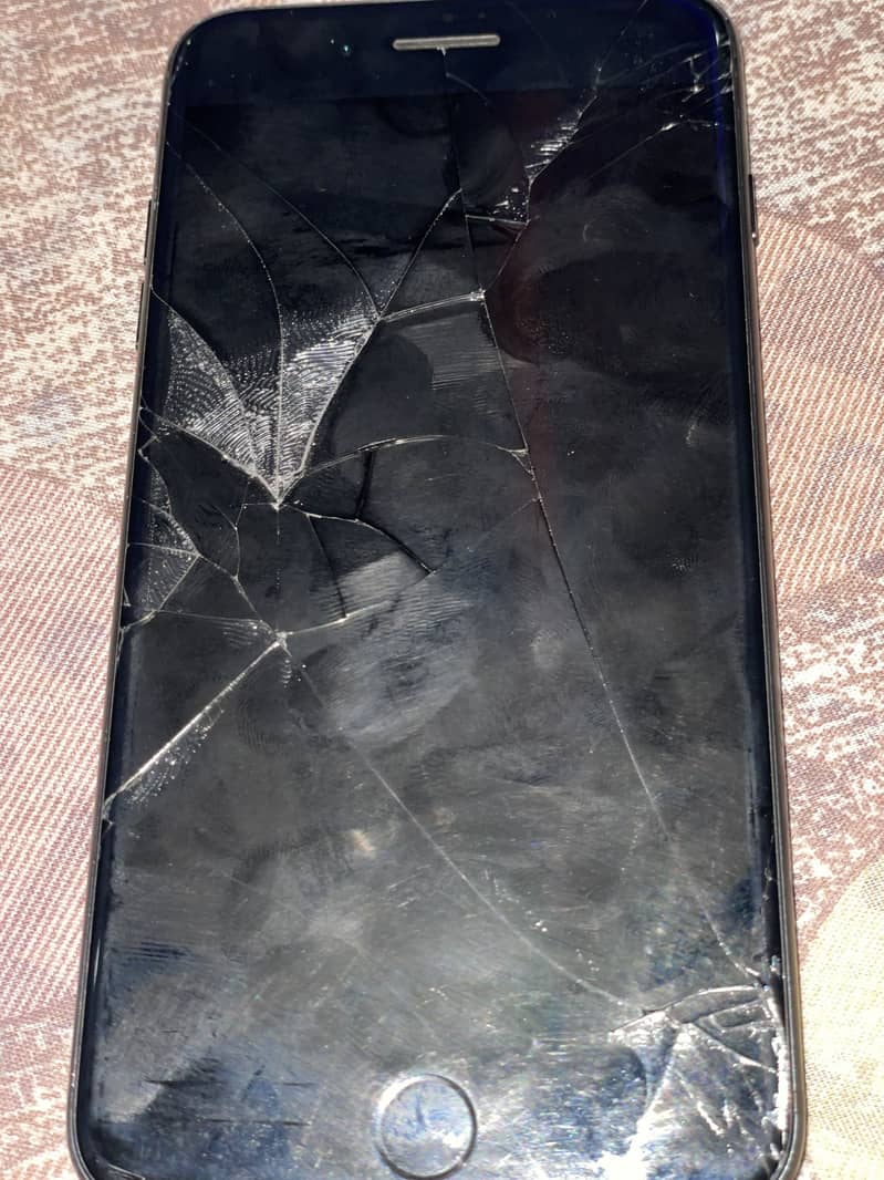 Apple iPhone 7 plus 1
