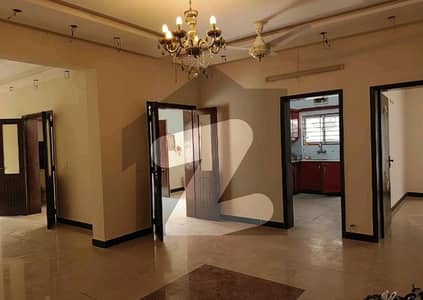 A Centrally Located Lower Portion Is Available For rent In Lahore