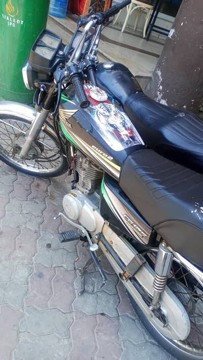 Honda 125 black color argent sale all ok