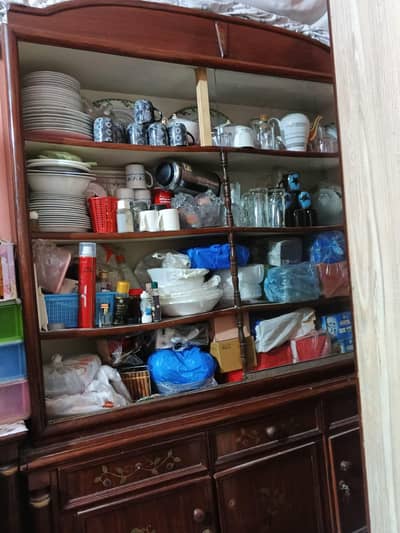 it's a beautiful pure wooden showcase in good condition