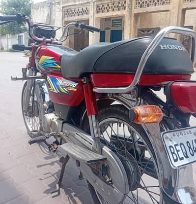 HONDA CD70 RED TENKI TAPPA GENUIN CONDITION URGENT FOR SALE