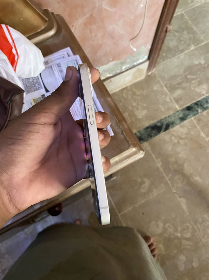 Apple iPhone 13 2