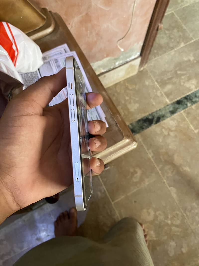 Apple iPhone 13 4