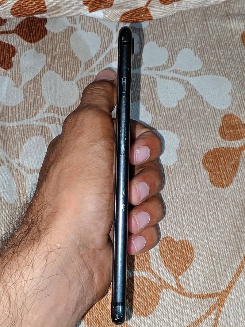 Apple iPhone 7 Plus 1