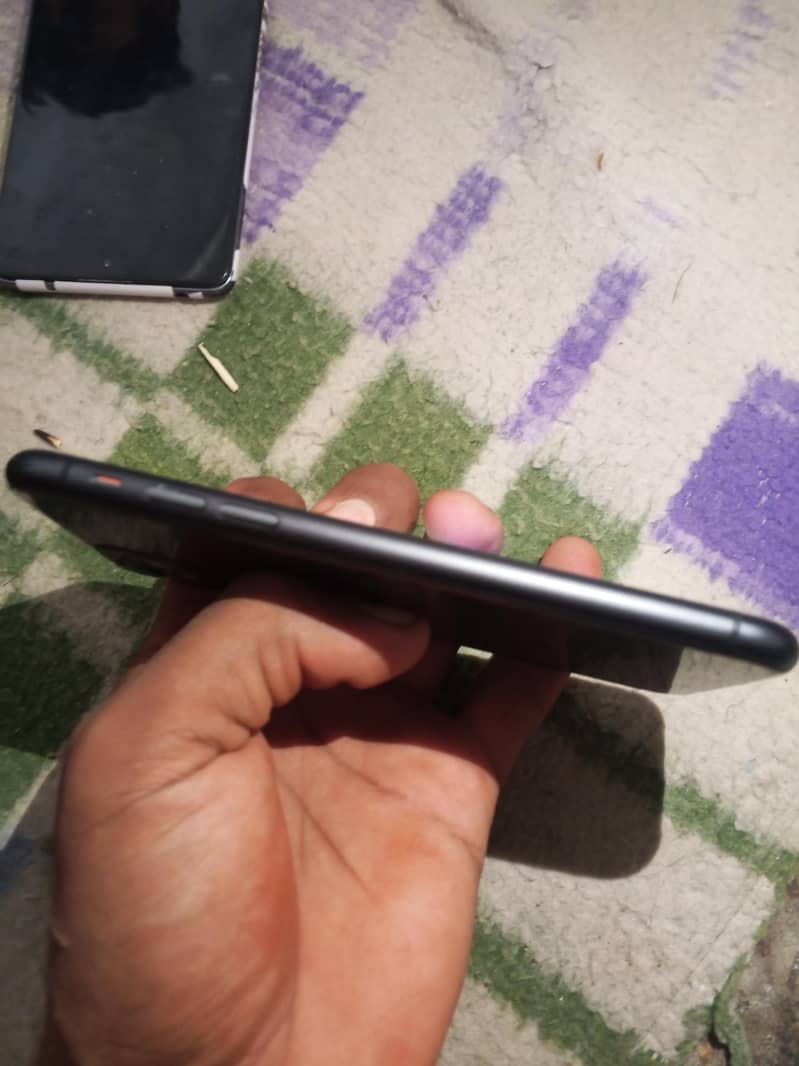 Apple iPhone 11 3