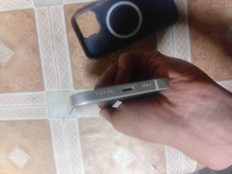 Apple iPhone 14 3