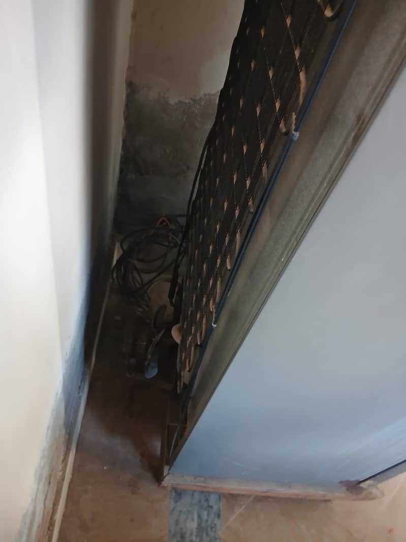 فریج صاف ستھری اصل حالت میں خوبصورت اور نیچے زبردست کولنگ 2