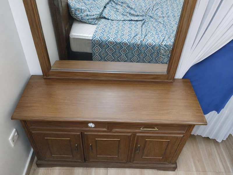 dressing table 0