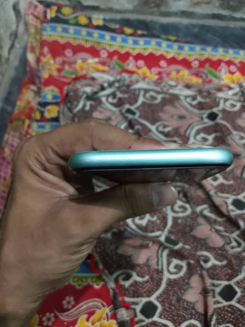 Apple iPhone 11 3