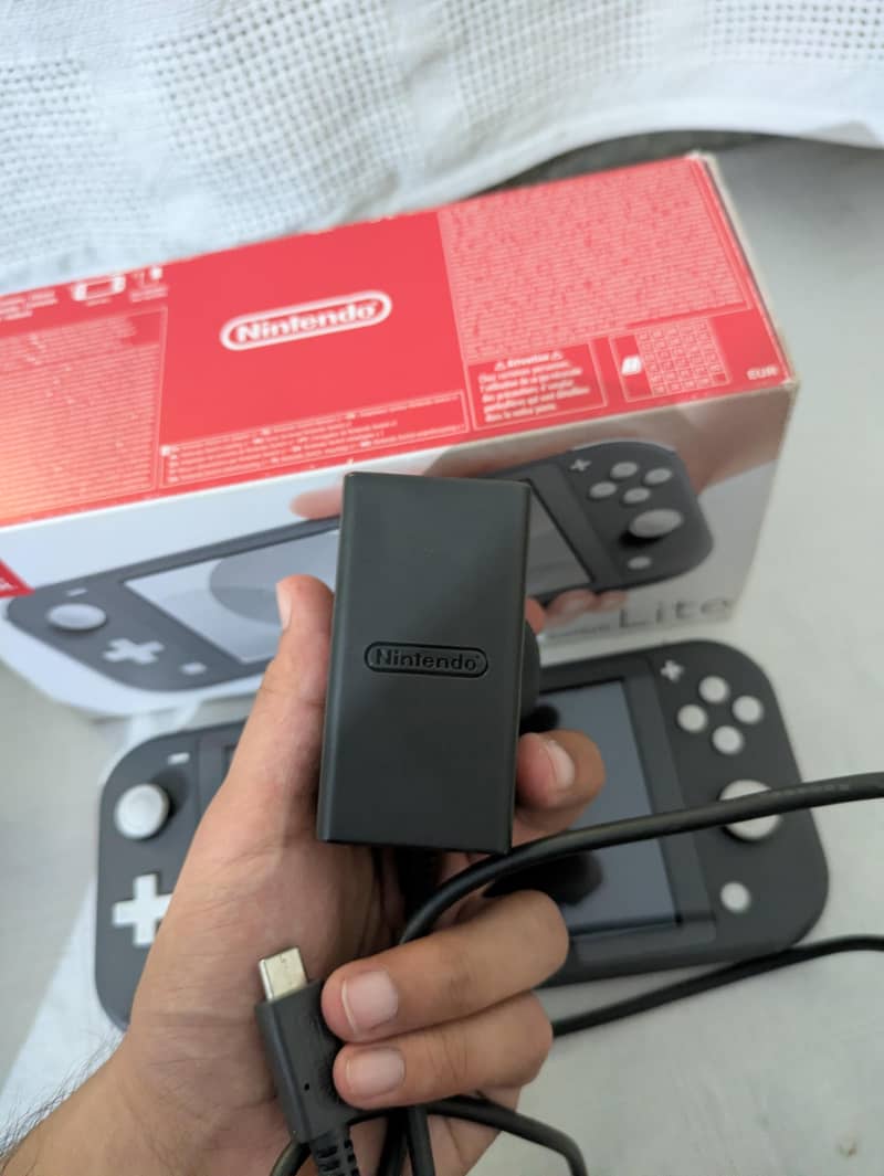 Nintendo Switch Lite 5