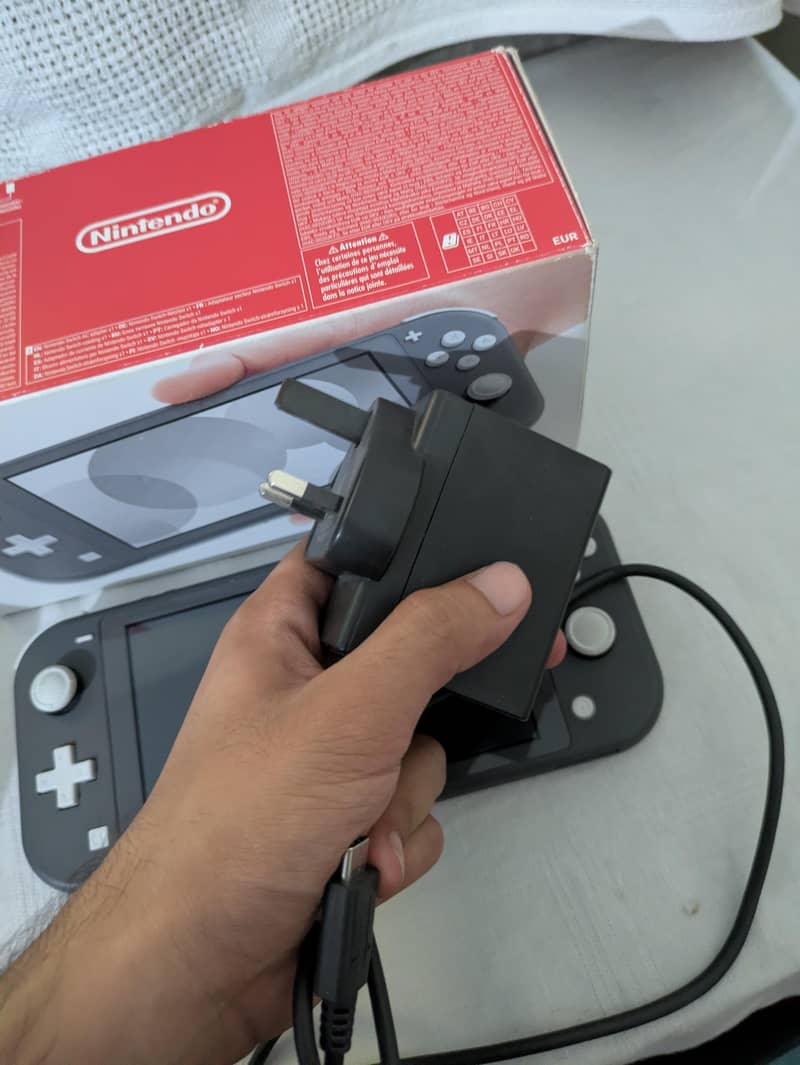 Nintendo Switch Lite 6