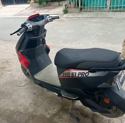 Evee S1 pro Electric scooty (model 2025) contact WhatsApp,,03065914480