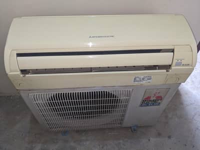 Mitsubishi ka 1.5 ton ka ac h . . 100 % okay bilkul perfect h . . .