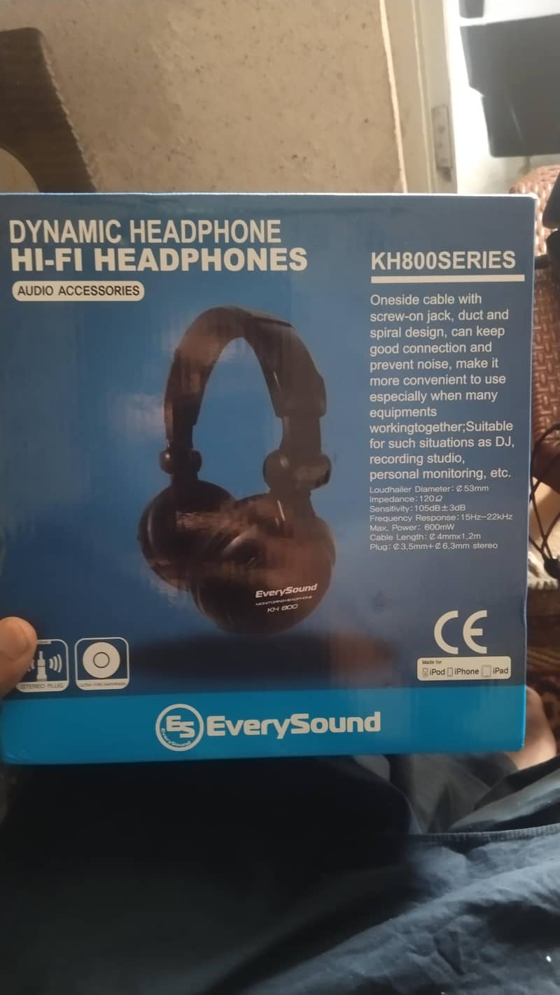 headphone 0