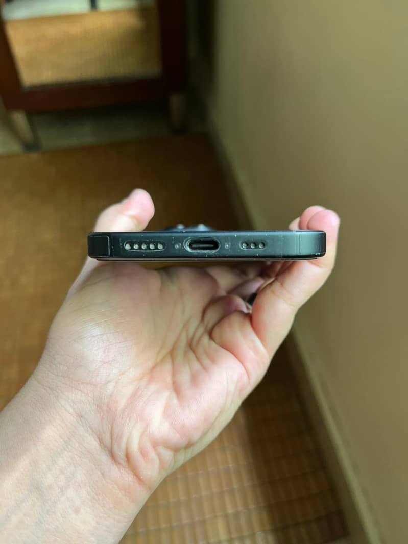 Apple iPhone 15 4