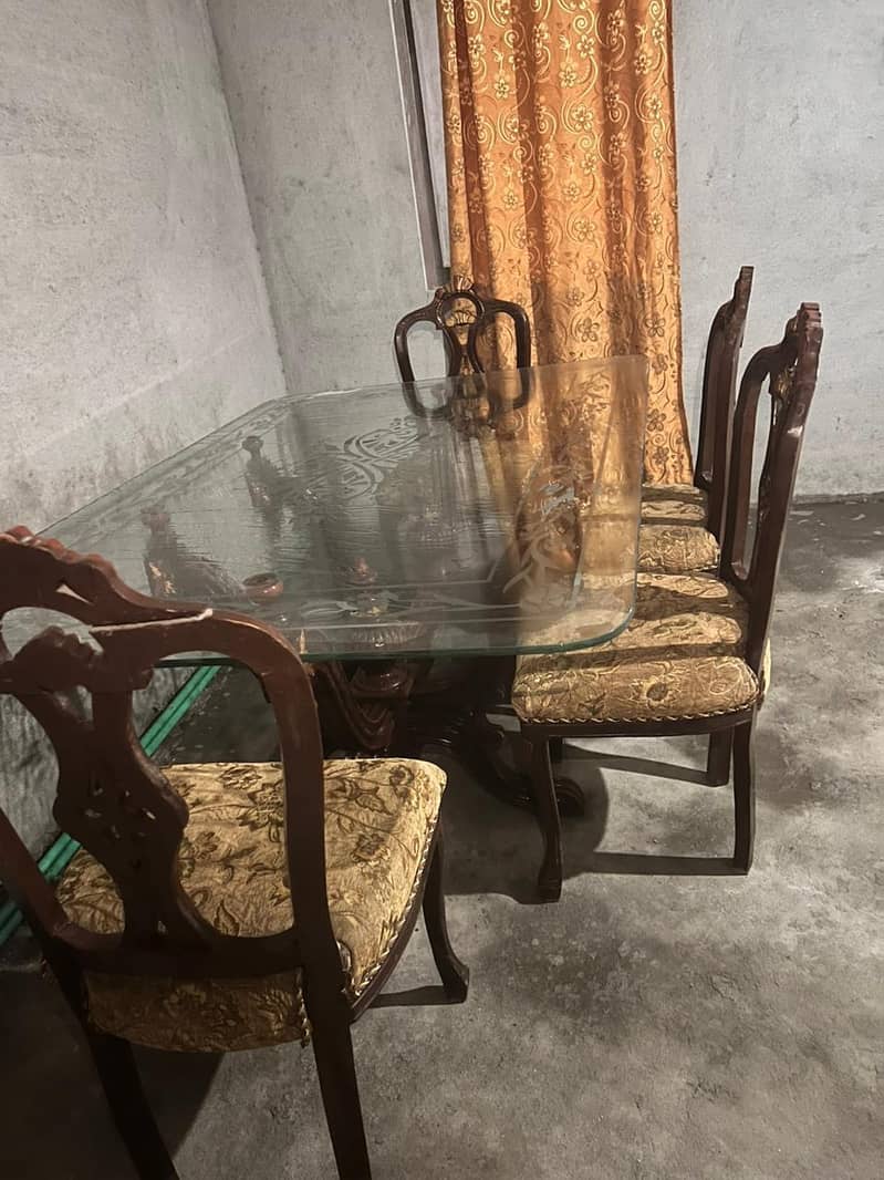 Dining table 0