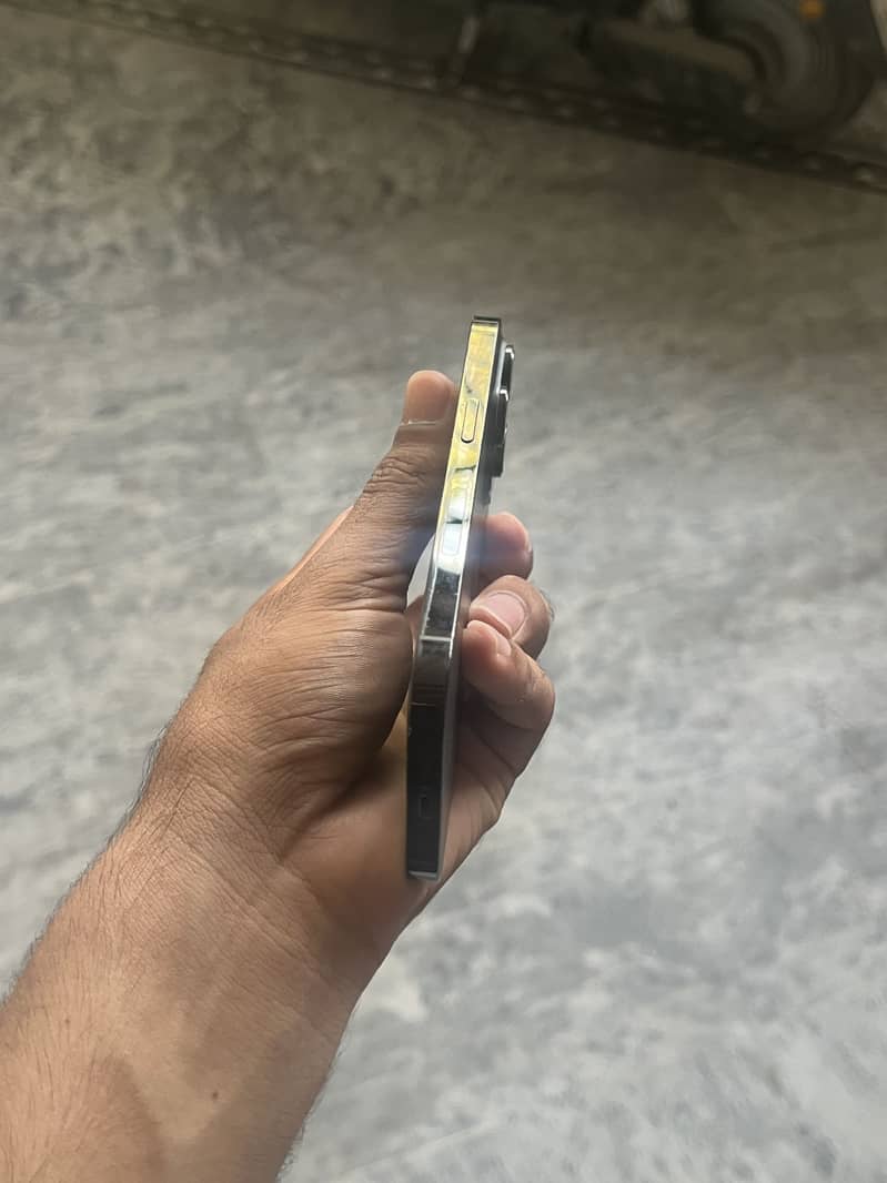 Apple iPhone 14 Pro 1