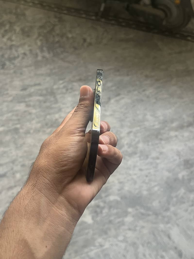 Apple iPhone 14 Pro 2