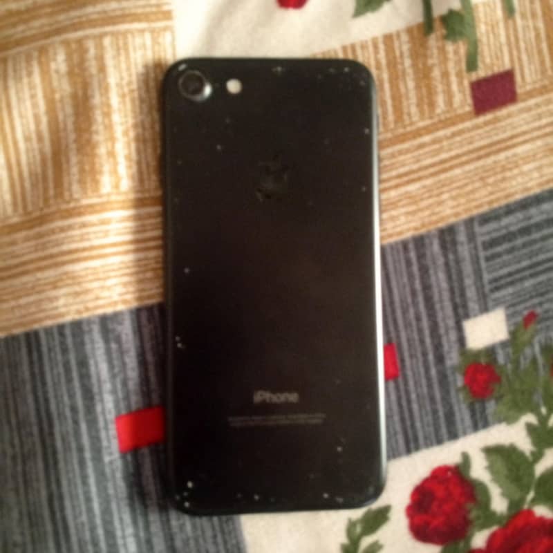 Apple iPhone 7 0