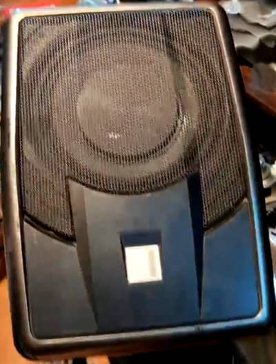 Clarion Under Seat  Subwoofer with remote