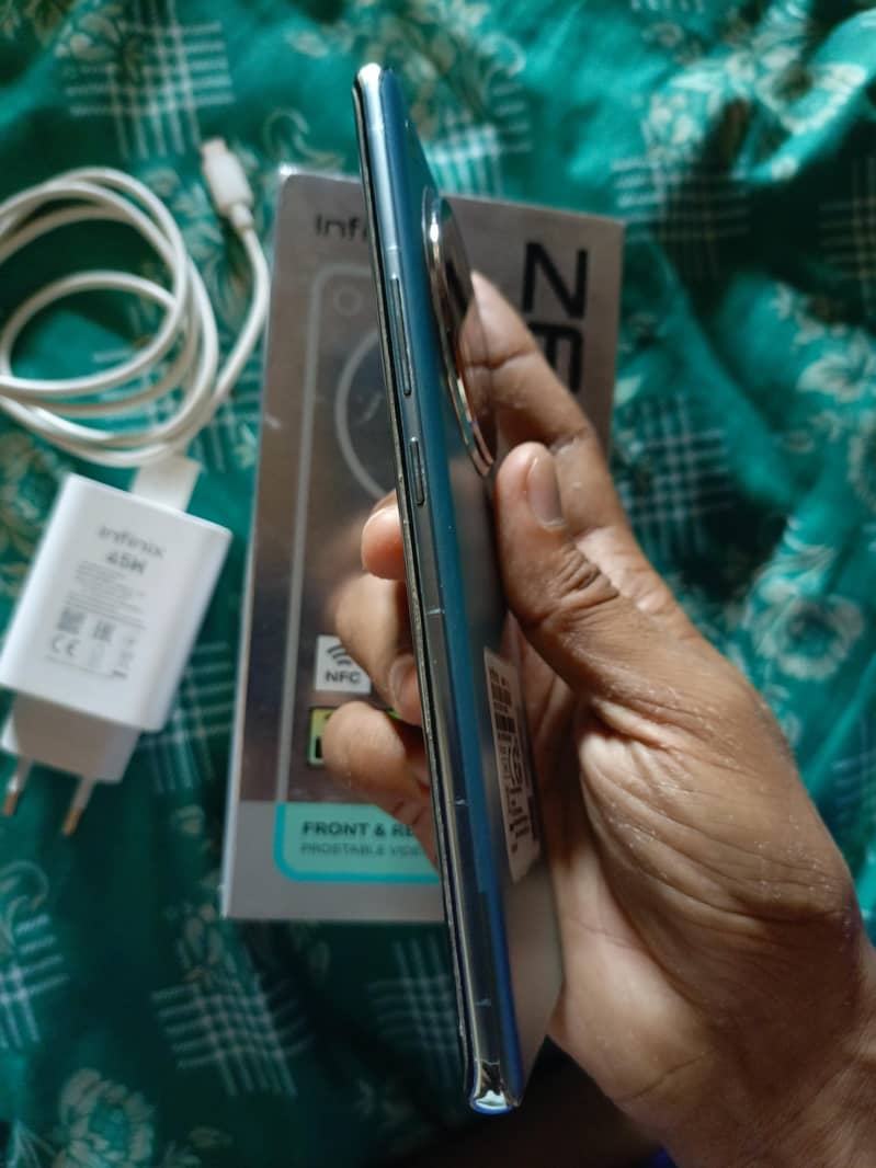 Infinix Zero 40 4
