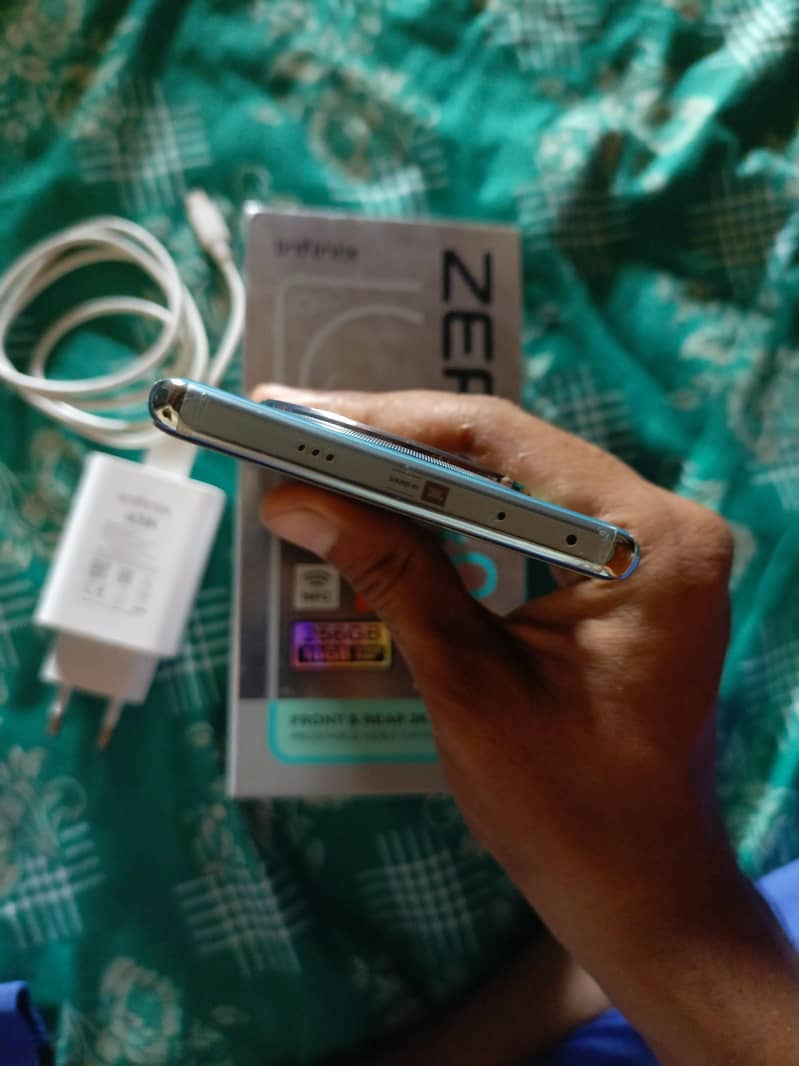 Infinix Zero 40 7