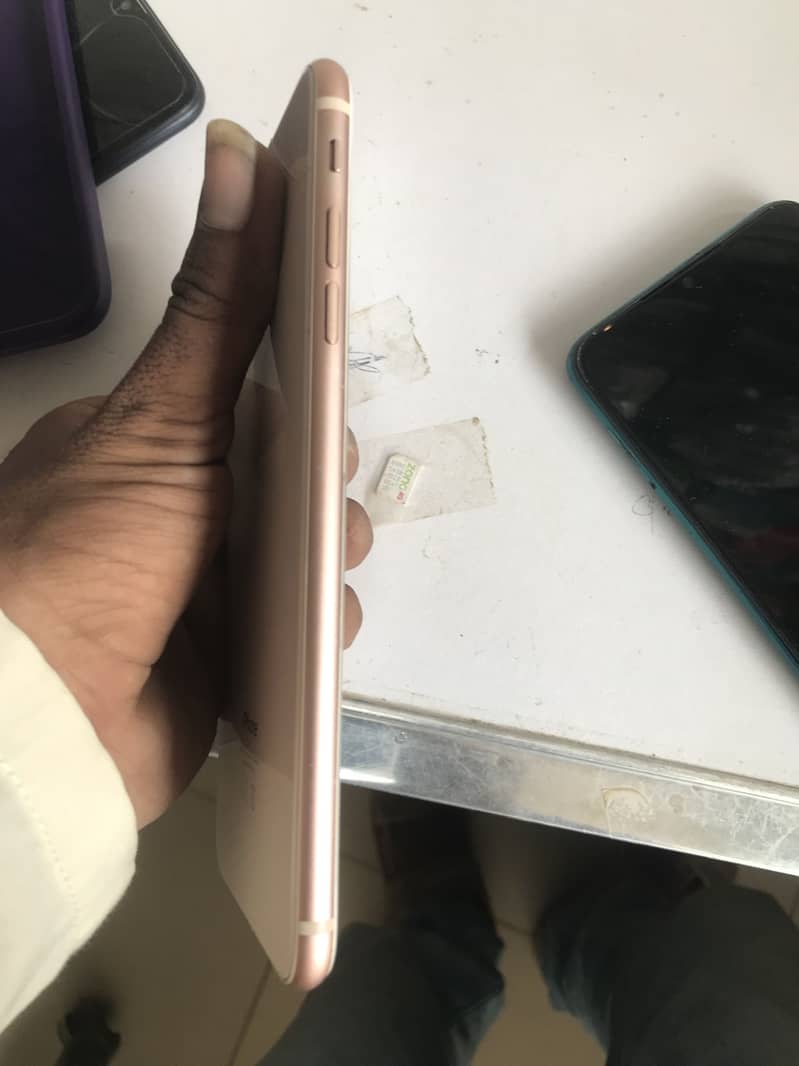 Apple iPhone 8 Plus 5