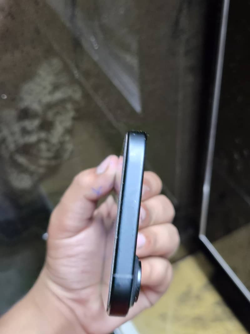 Apple iPhone 16 0