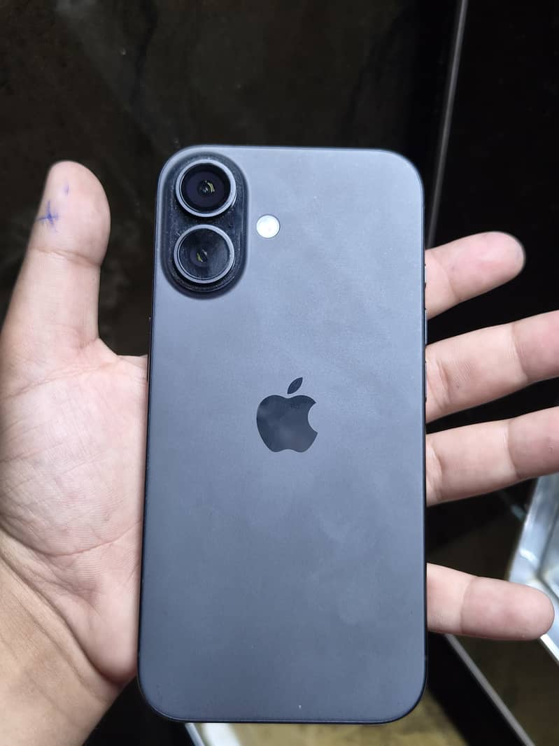 Apple iPhone 16 4