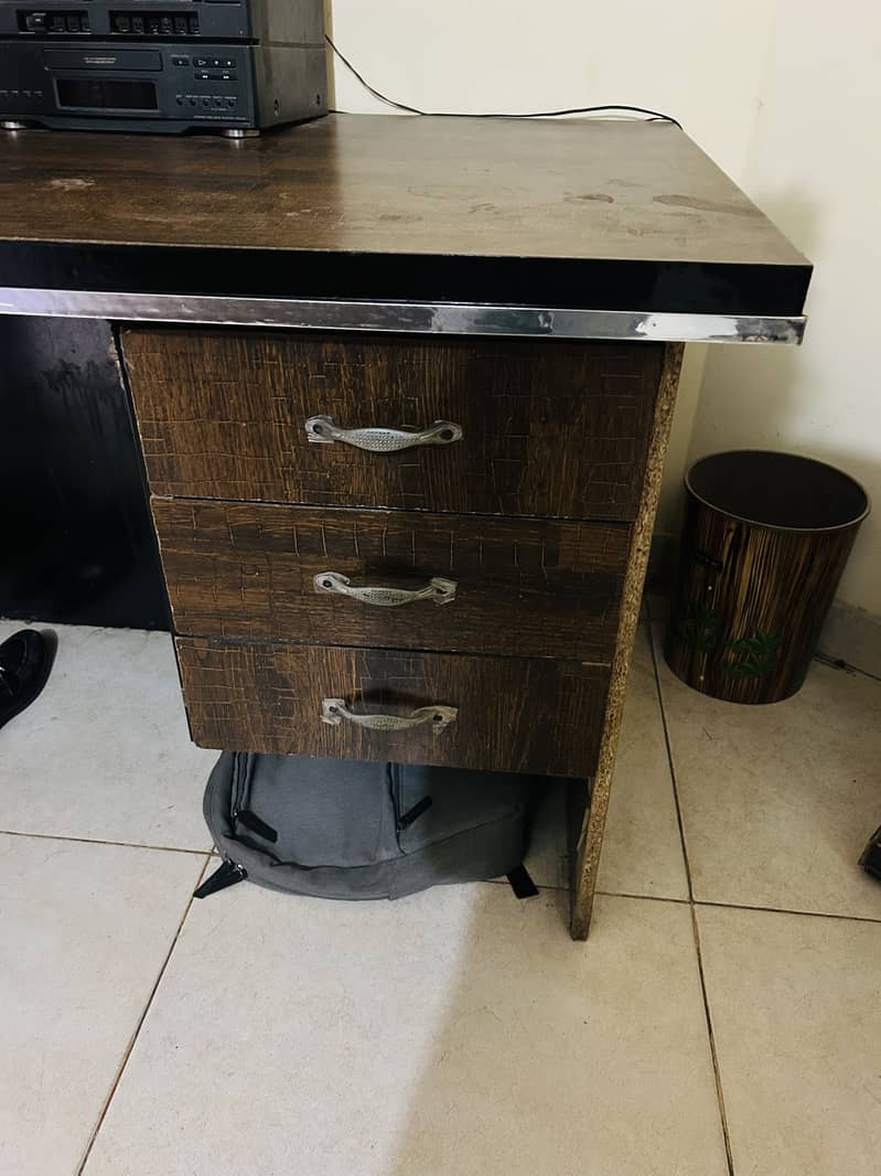 Office table 5