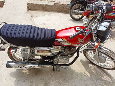 Honda cg125s self start red brand new