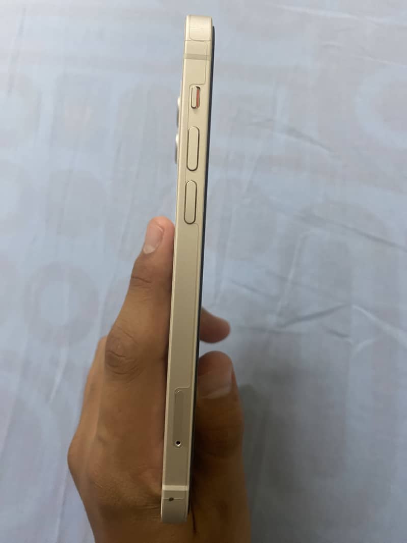 Apple iPhone 12 4