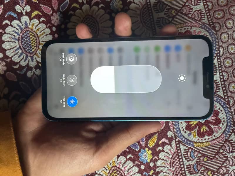 Apple iPhone 12 4