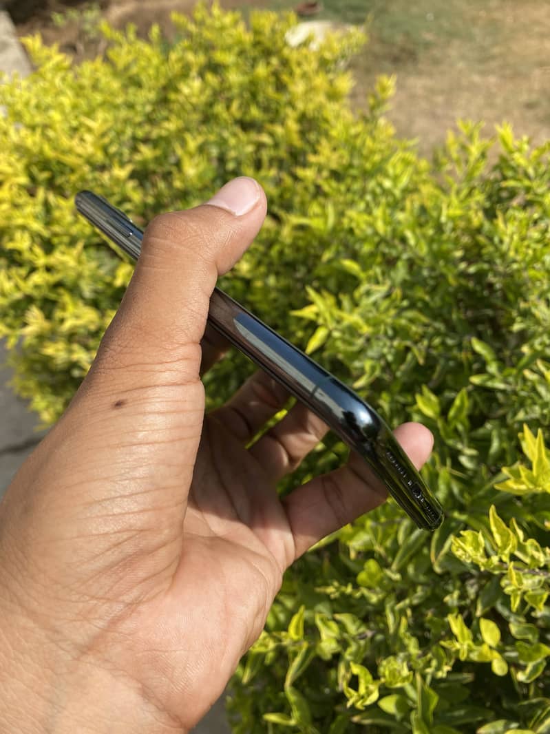 Apple iPhone 11 Pro Max 0