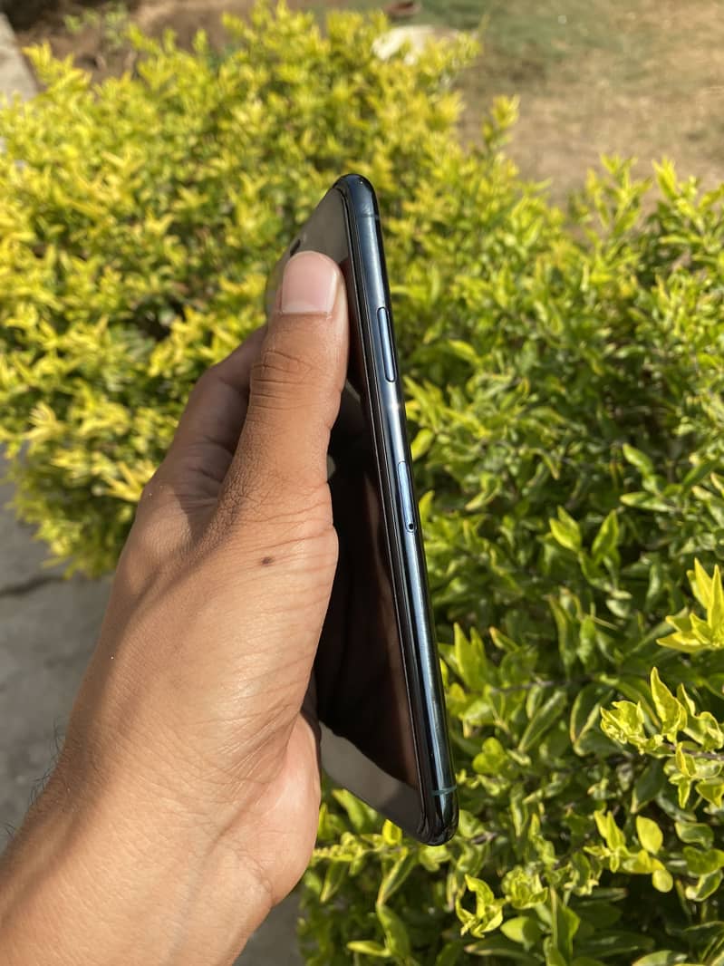 Apple iPhone 11 Pro Max 6