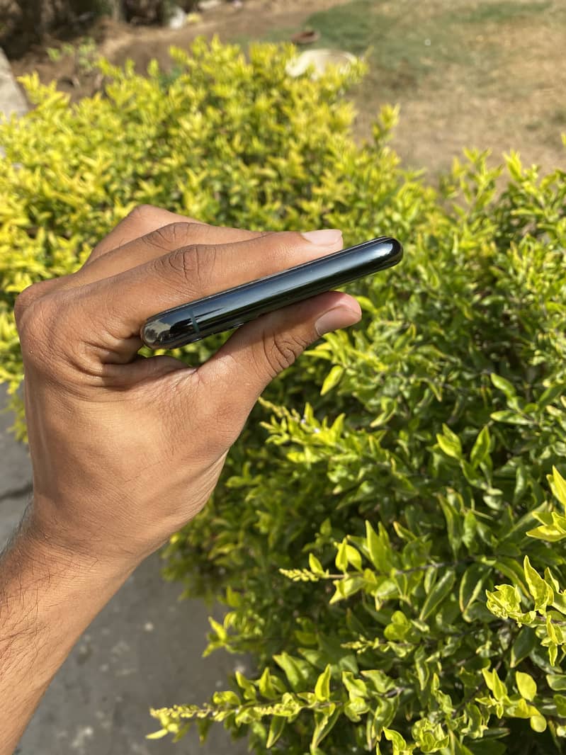 Apple iPhone 11 Pro Max 8