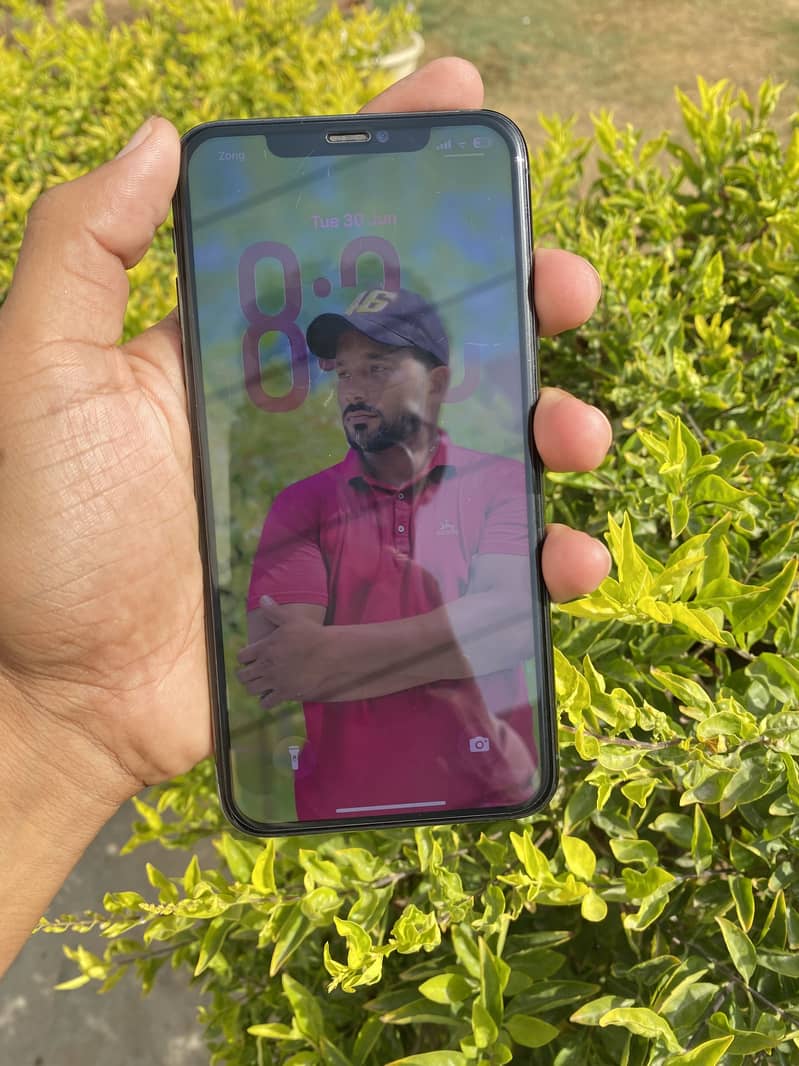 Apple iPhone 11 Pro Max 9