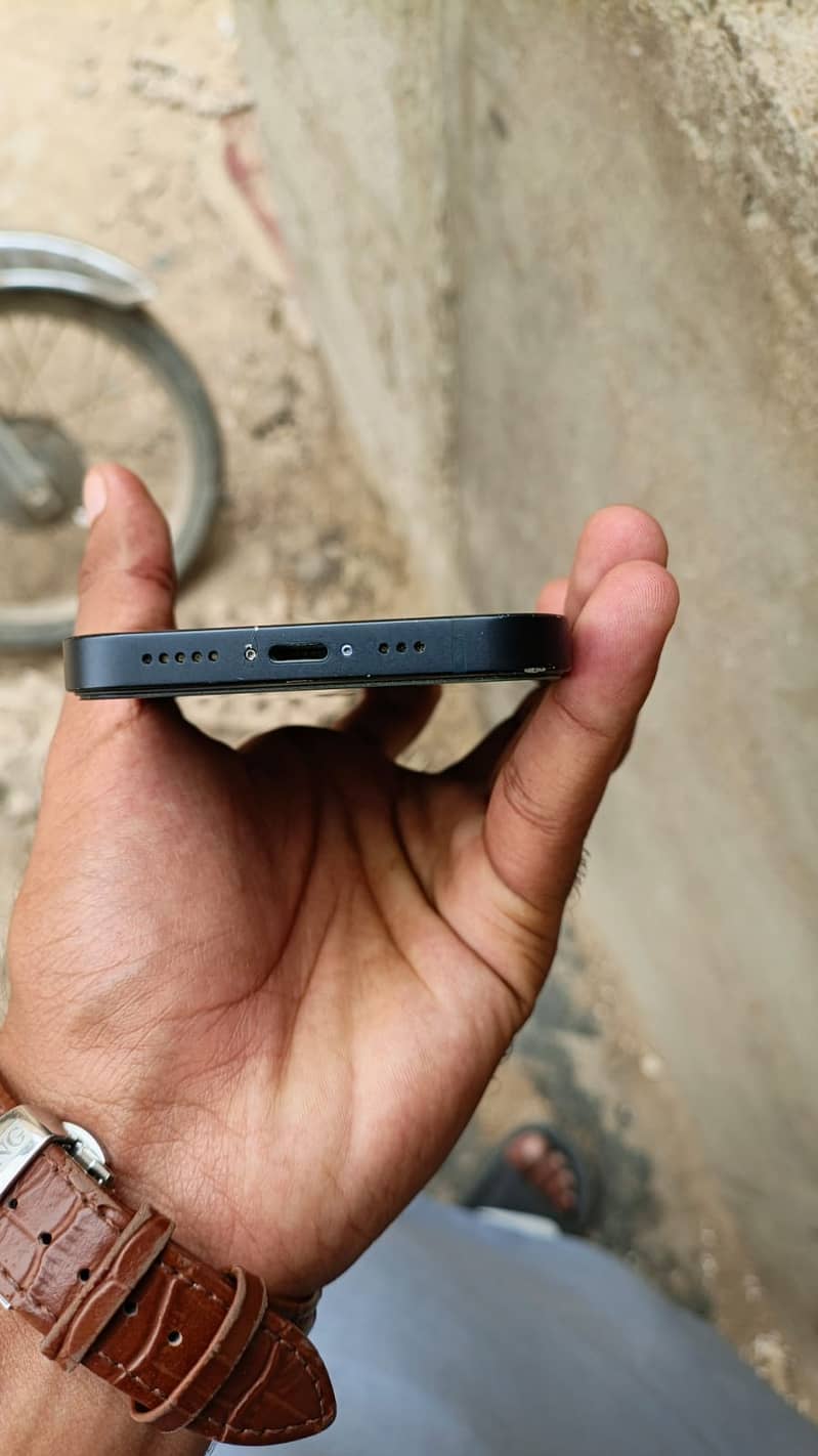 Apple iPhone 13 2