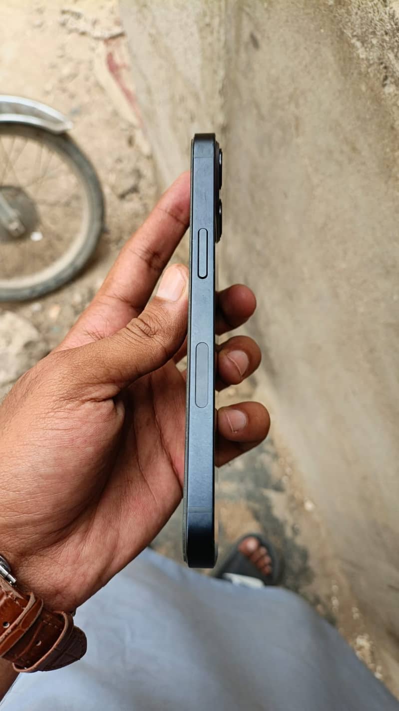 Apple iPhone 13 3