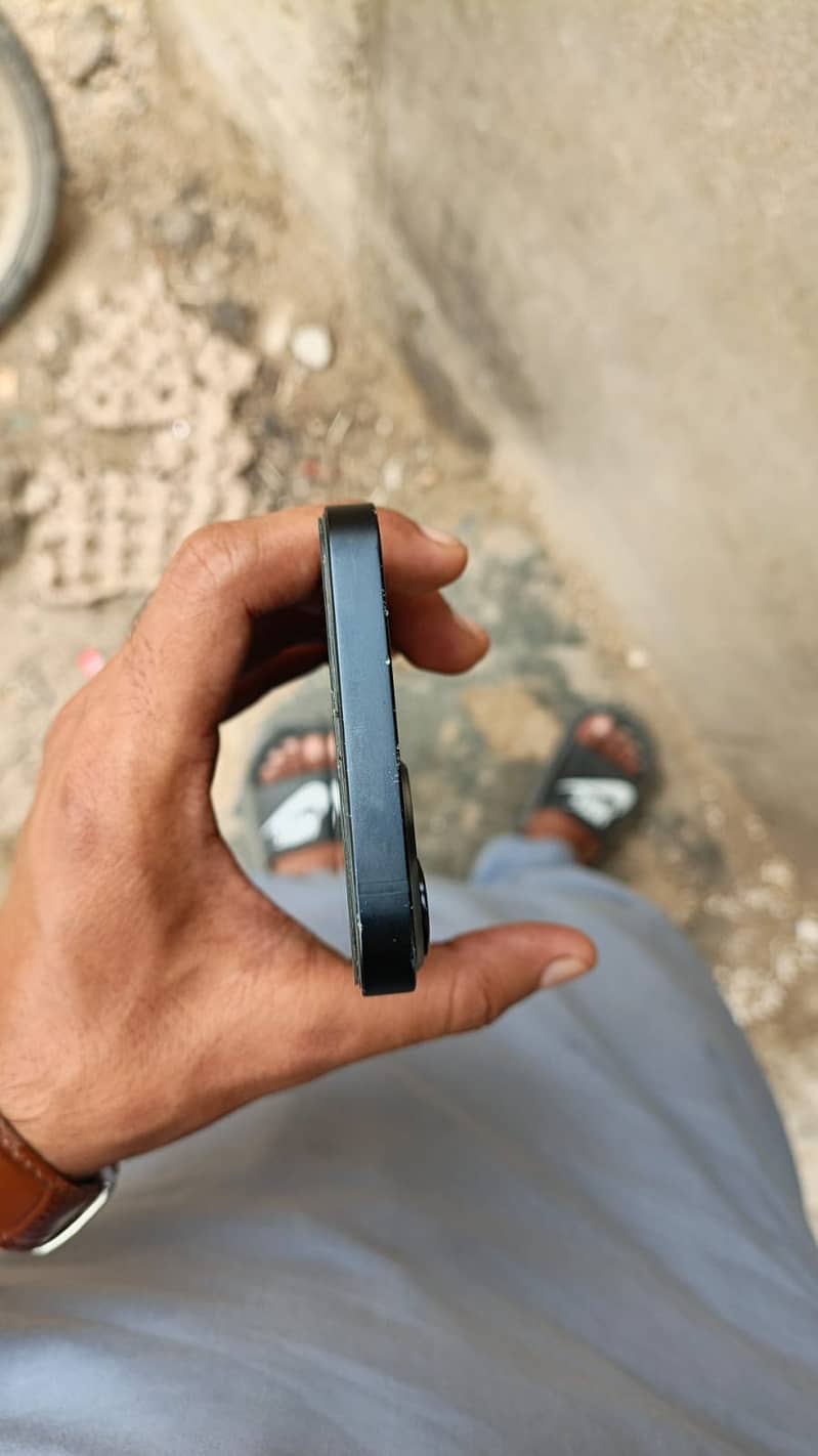 Apple iPhone 13 5